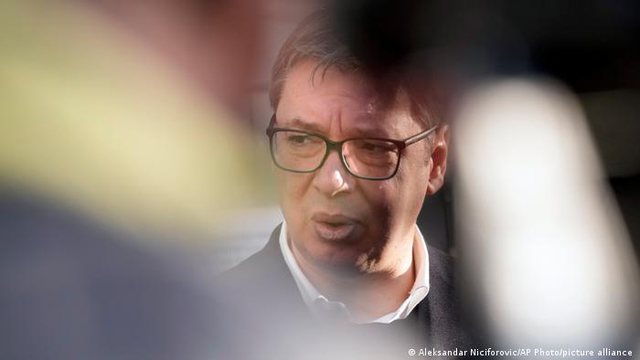 Gazeta ‘New York Times’ boton dëshminë e huliganit: Vuçiç dhunoi personalisht shqiptarët pas ndeshjes në Beograd Gazeta ‘New York Times’ boton dëshminë e huliganit: Vuçiç dhunoi personalisht shqiptarët pas ndeshjes në Beograd