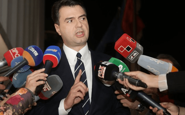 Kur Lulzim Basha kërcënon me kthim në krye të PD Kur Lulzim Basha kërcënon me kthim në krye të PD