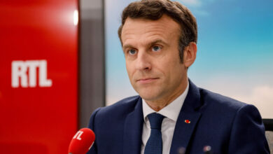 KE sfumon ‘kërcënimin’ e Macron për Kosovën: Një shtet i vetëm s’pezullon dot regjimin pa viza KE sfumon ‘kërcënimin’ e Macron për Kosovën: Një shtet i vetëm s’pezullon dot regjimin pa viza