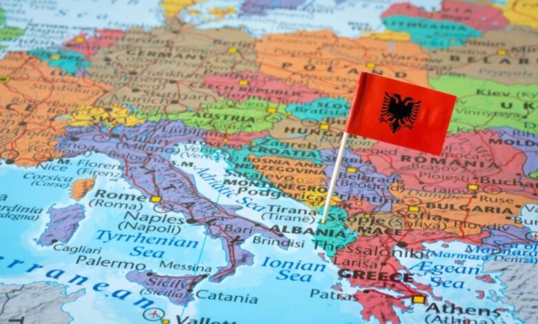 Albin Kurti tregon për gazetën greke nëse mund të bashkohet Shqipëria me Kosovën Albin Kurti tregon për gazetën greke nëse mund të bashkohet Shqipëria me Kosovën