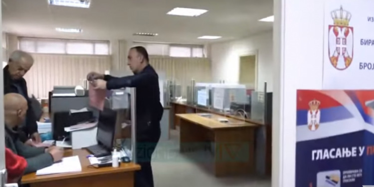 Shqiptarët të ndarë në zgjedhje/ Lugina e Preshevës garon me dy koalicione Shqiptarët të ndarë në zgjedhje/ Lugina e Preshevës garon me dy koalicione