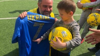 FOTO/ Flamuri i Kosovës në fanellën e re të Ukrainës “tërbon” serbët: Provokim, nuk e njeh shtetin fals FOTO/ Flamuri i Kosovës në fanellën e re të Ukrainës “tërbon” serbët: Provokim, nuk e njeh shtetin fals