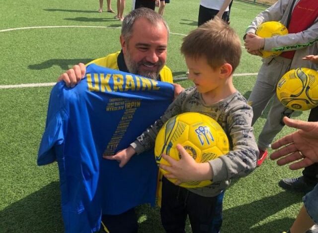 FOTO/ Flamuri i Kosovës në fanellën e re të Ukrainës “tërbon” serbët: Provokim, nuk e njeh shtetin fals FOTO/ Flamuri i Kosovës në fanellën e re të Ukrainës “tërbon” serbët: Provokim, nuk e njeh shtetin fals