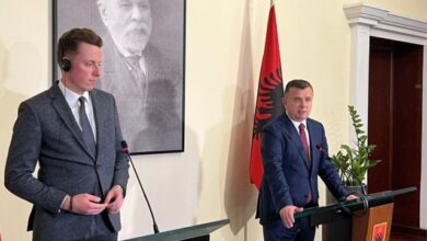 Balla: Mosliberalizimi i vizave për Kosovën është turp i BE-së Balla: Mosliberalizimi i vizave për Kosovën është turp i BE-së