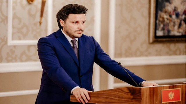 Qeveria e Abazoviçit në rrezik Qeveria e Abazoviçit në rrezik
