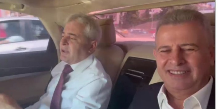 VIDEO/ Miratimi i propozimit francez nga RMV, Ali Ahmeti dhe zv.ministri i Brendshëm bëjnë veprimin e papritur: Ia marrin… VIDEO/ Miratimi i propozimit francez nga RMV, Ali Ahmeti dhe zv.ministri i Brendshëm bëjnë veprimin e papritur: Ia marrin…