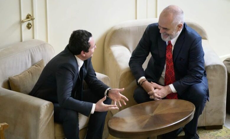 E firmosur në vitin 2020, sot hynë në fuqi marrëveshja për sigurimet shoqërore mes Shqipërisë dhe Kosovës E firmosur në vitin 2020, sot hynë në fuqi marrëveshja për sigurimet shoqërore mes Shqipërisë dhe Kosovës