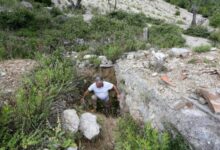 AFP ngre ALARMIN: Në Shqipëri gërmohet kudo, grabitësit kërkojnë thesaret në qytetet antike dhe furnizojnë tregun e zi global AFP ngre ALARMIN: Në Shqipëri gërmohet kudo, grabitësit kërkojnë thesaret në qytetet antike dhe furnizojnë tregun e zi global