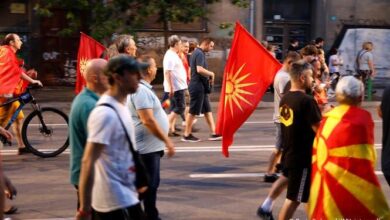 Propozimi francez/ Maqedonia në ‘flakë’, 47 policë të lënduar pas protestave të dhunshme Propozimi francez/ Maqedonia në ‘flakë’, 47 policë të lënduar pas protestave të dhunshme