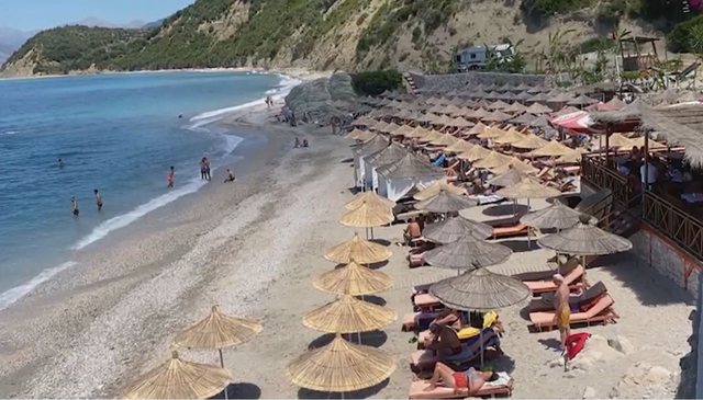 Shqiptarët braktisin jugun, për Greqinë: Shkak çmimet e larta Shqiptarët braktisin jugun, për Greqinë: Shkak çmimet e larta