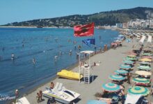 Pushuesit të pasigurt, rojet bregdetare mungojnë në plazhet shqiptare! Pushuesit të pasigurt, rojet bregdetare mungojnë në plazhet shqiptare!
