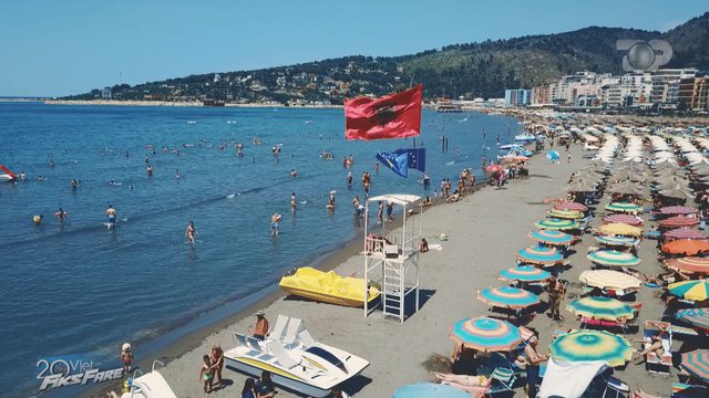 Pushuesit të pasigurt, rojet bregdetare mungojnë në plazhet shqiptare! Pushuesit të pasigurt, rojet bregdetare mungojnë në plazhet shqiptare!