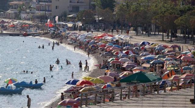 Kritikat për çmimet në jug, Rama publikon pamjet nga plazhi publik: Pa asnjë pagesë për turistët Kritikat për çmimet në jug, Rama publikon pamjet nga plazhi publik: Pa asnjë pagesë për turistët