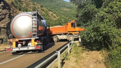 E FUNDIT/ Çfarë po ndodh në Kosovë? Tensionohet situata në veri, Serbët bllokojnë rrugët E FUNDIT/ Çfarë po ndodh në Kosovë? Tensionohet situata në veri, Serbët bllokojnë rrugët