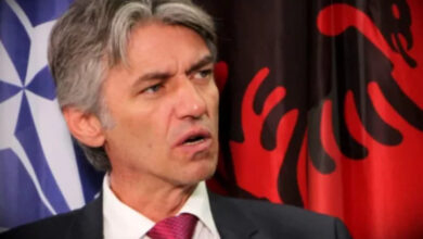 Fyerjet kundër shqiptarëve në protesta, Sela: Institucionet janë vënë në shërbim të montimeve politike Fyerjet kundër shqiptarëve në protesta, Sela: Institucionet janë vënë në shërbim të montimeve politike