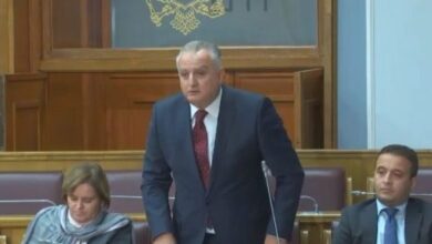 “Tani i ra ndërmend se është shqiptar!”, Deputeti shqiptar në Mal të Zi pro shkarkimit të Abazoviçit