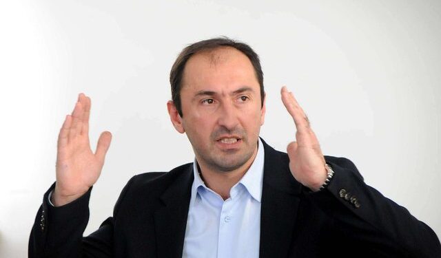 Liburn Aliut i vjedhin makinën tek dera e Ministrisë, hajduti kapet duke hyrë në Shqipëri Liburn Aliut i vjedhin makinën tek dera e Ministrisë, hajduti kapet duke hyrë në Shqipëri