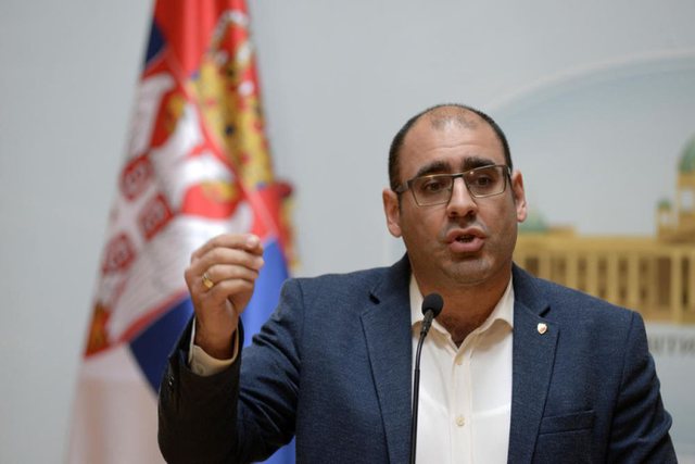 Pendohet rëndë dhe kërkon falje zyrtari serb pasi kërkoi “denazifikim të Ballkanit”: I shkaktova shumë telashe Vuçiçit Pendohet rëndë dhe kërkon falje zyrtari serb pasi kërkoi “denazifikim të Ballkanit”: I shkaktova shumë telashe Vuçiçit