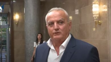 “Po i dridhet karrigia”/ Deputeti në Mal të Zi: Nuk dua të jem shqiptar si Abazoviç
