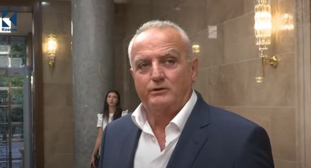 “Po i dridhet karrigia”/ Deputeti në Mal të Zi: Nuk dua të jem shqiptar si Abazoviç “Po i dridhet karrigia”/ Deputeti në Mal të Zi: Nuk dua të jem shqiptar si Abazoviç
