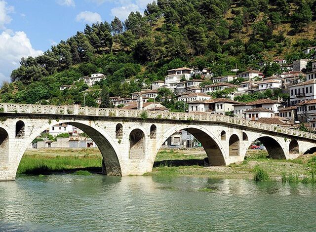 Turizmi në Berat, mes arritjes dhe rrezikut për dështim Turizmi në Berat, mes arritjes dhe rrezikut për dështim