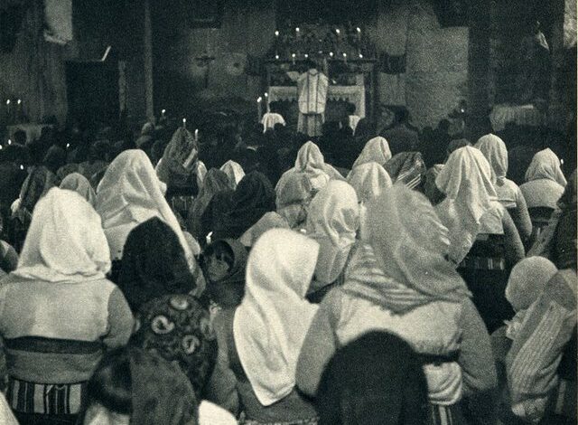 FOTOT: Si kërkon Albin Kurti t’i kthejë vajzat shqiptare, një shekull mbrapa