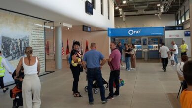Udhëtarët nga Kosova mbajnë gjallë aeroportin e Kukësit Udhëtarët nga Kosova mbajnë gjallë aeroportin e Kukësit