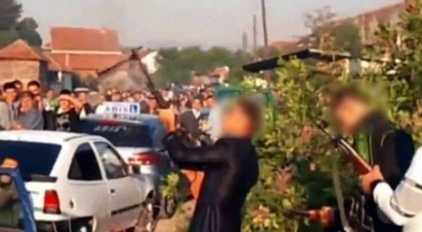 Të shtënat me armë në dasma, Policia paralajmëron: Do ndalojmë kolonat e makinave në rrugë për kontroll Të shtënat me armë në dasma, Policia paralajmëron: Do ndalojmë kolonat e makinave në rrugë për kontroll