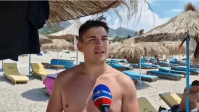 VIDEO/ Turisti italian habitet nga cmimet ne jug: Vjerres time shqiptare ia japin ujin 1 mije leke, ndersa mua.. VIDEO/ Turisti italian habitet nga cmimet ne jug: Vjerres time shqiptare ia japin ujin 1 mije leke, ndersa mua..