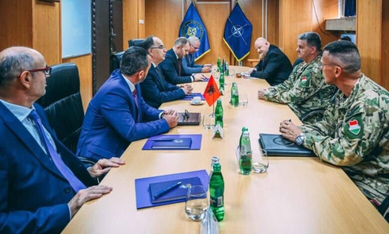 Begaj takon kreun e KFOR, u kërkon ‘llogari’ e informohet për situatën në veri të Kosovës Begaj takon kreun e KFOR, u kërkon ‘llogari’ e informohet për situatën në veri të Kosovës