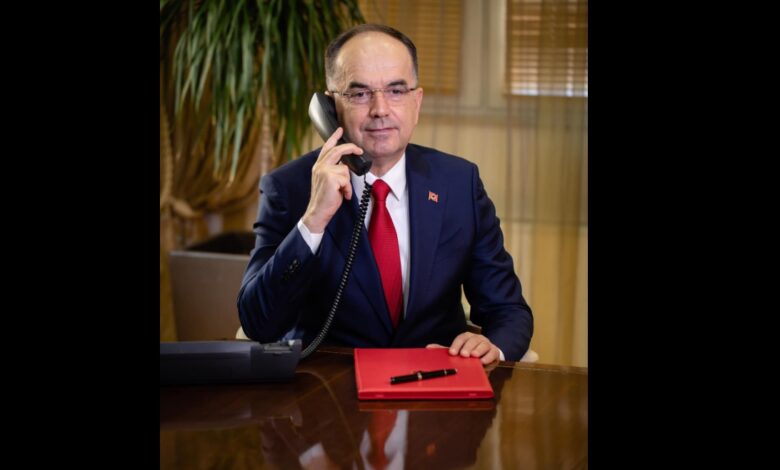 Tensionet në Veri, Begaj telefonon Vjosa Osmanin: Shmangët një provokim të rëndë për stabilitetin e Kosovës, Shqipëria do vazhdojë t’ju mbështesë Tensionet në Veri, Begaj telefonon Vjosa Osmanin: Shmangët një provokim të rëndë për stabilitetin e Kosovës, Shqipëria do vazhdojë t’ju mbështesë