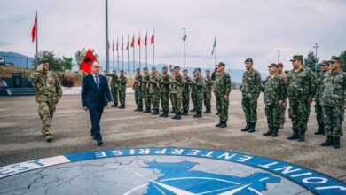 Kush janë dy deputetët nga PS dhe PD që shoqëruan presidentin Begaj gjatë vizitës në Kosovë Kush janë dy deputetët nga PS dhe PD që shoqëruan presidentin Begaj gjatë vizitës në Kosovë