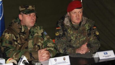 “Situata mund të përshkallëzohet”, Komandanti i parë i KFOR-it: Në Veri ekziston një grup kriminal multietnik “Situata mund të përshkallëzohet”, Komandanti i parë i KFOR-it: Në Veri ekziston një grup kriminal multietnik