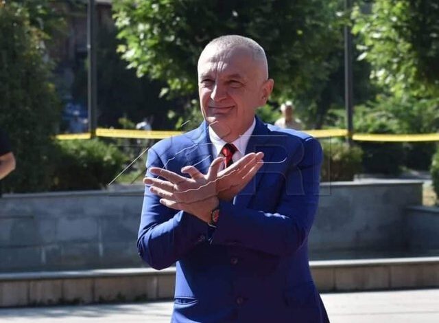 Partia e Metës kundër shqiptarëve të Kosovës që marrin shtetësinë shqiptare, i quan vend në konflikt që ikin nga tmerret e luftës Partia e Metës kundër shqiptarëve të Kosovës që marrin shtetësinë shqiptare, i quan vend në konflikt që ikin nga tmerret e luftës