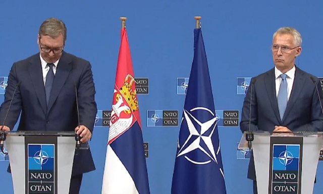 Stoltenberg paralajmëron Vuçiçin: Kemi gati forcat tona në Kosovë, veprojmë nëse do jetë e nevojshme