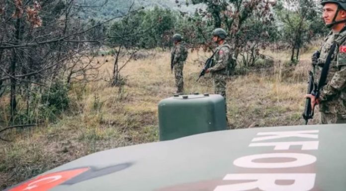 Ushtarët turq, patrullim në lindje të Kosovës Ushtarët turq, patrullim në lindje të Kosovës