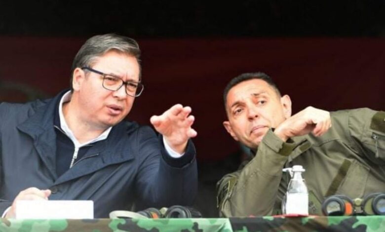 Vulin dhe Vuçiç kërcënojnë NATO-n dhe Kosovën, koloneli shqiptar: Provojeni po ua mbajti! Do e pësoni më keq se në 98-99 Vulin dhe Vuçiç kërcënojnë NATO-n dhe Kosovën, koloneli shqiptar: Provojeni po ua mbajti! Do e pësoni më keq se në 98-99