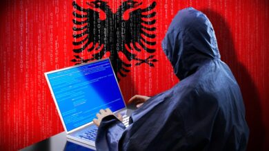 VIDEO-MESAZHI kërcënues ndaj Vuçiç/ “Anonymous” në mbrojtje të Kosovës: Na prit! Ne nuk falim … VIDEO-MESAZHI kërcënues ndaj Vuçiç/ “Anonymous” në mbrojtje të Kosovës: Na prit! Ne nuk falim …