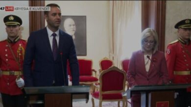 “Serbia është armiqësore ndaj nesh”, kreu i Kuvendit të Kosovës “kërkesë” Shqipërisë: Duam që… “Serbia është armiqësore ndaj nesh”, kreu i Kuvendit të Kosovës “kërkesë” Shqipërisë: Duam që…