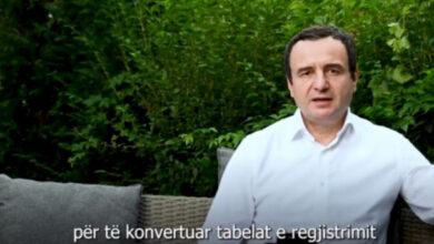 Nis zbatimi i marrëveshjes/ Kurti flet serbisht: Ndërroni targat, trashëgimia e Millosheviçit do t’ju mbajë të izoluar Nis zbatimi i marrëveshjes/ Kurti flet serbisht: Ndërroni targat, trashëgimia e Millosheviçit do t’ju mbajë të izoluar