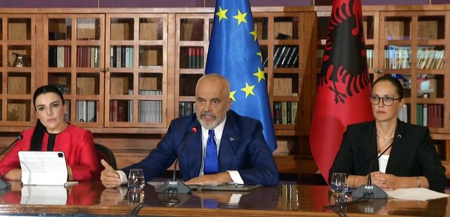 Shqipëria nën monitorim nga BE për “mosbashkëpunim fiskal” Shqipëria nën monitorim nga BE për “mosbashkëpunim fiskal”