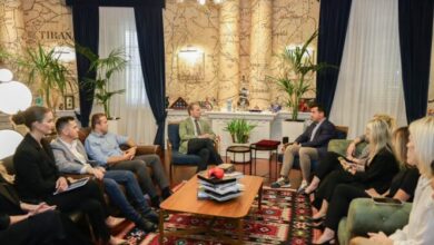 Veliaj pret Arifin: Tirana do advokojë për të drejtat e shqiptarëve të Luginës së Preshevës. Ndihmë financiare për projektet atje Veliaj pret Arifin: Tirana do advokojë për të drejtat e shqiptarëve të Luginës së Preshevës. Ndihmë financiare për projektet atje
