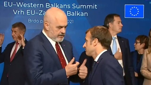 Rama: Shqipëria është për njohjen përfundimtare të Kosovës nga Serbia, por në këto raste shpërthejnë të gjitha kanalet e ujërave të zeza të kinse patriotizmit Rama: Shqipëria është për njohjen përfundimtare të Kosovës nga Serbia, por në këto raste shpërthejnë të gjitha kanalet e ujërave të zeza të kinse patriotizmit