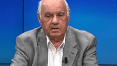 Kujtimet e ish-presidentit Alfred Mosiu. Kur gjeneral Prodani, i tha Mehmet Shehut: Mos na godisni Shokët!