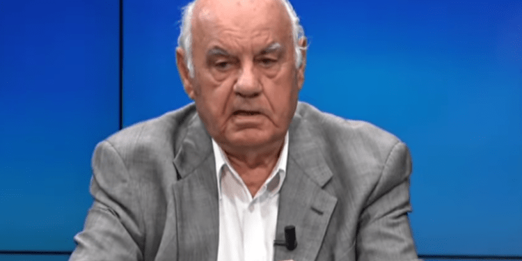 Kujtimet e ish-presidentit Alfred Mosiu. Kur gjeneral Prodani, i tha Mehmet Shehut: Mos na godisni Shokët!