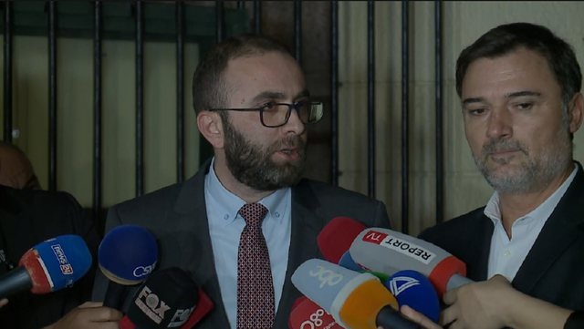 Çfarë po ndodh brenda PD/ Alibeaj mund të zëvendësohet nga Bardhi në postin e kreut të grupit demokrat? Çfarë po ndodh brenda PD/ Alibeaj mund të zëvendësohet nga Bardhi në postin e kreut të grupit demokrat?