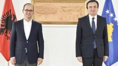 Albin Kurti pret me nderime zyrtare Ditmir Bushatin. Pritet të marrë një pozicion zyrtar prej tij