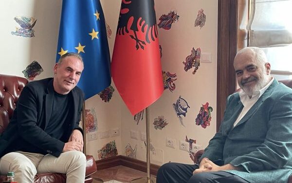 Kryeministri Edi Rama pret Fatmir Limajn në zyrë: Liria ka emër Kryeministri Edi Rama pret Fatmir Limajn në zyrë: Liria ka emër