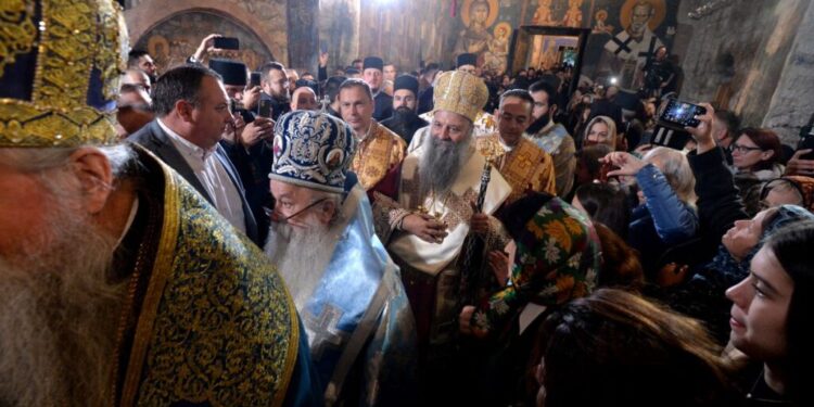 ‘Lutem për vëllezërit shqiptarë’, kreu i Kishës serbe shugurohet në Patrikanën e Pejës