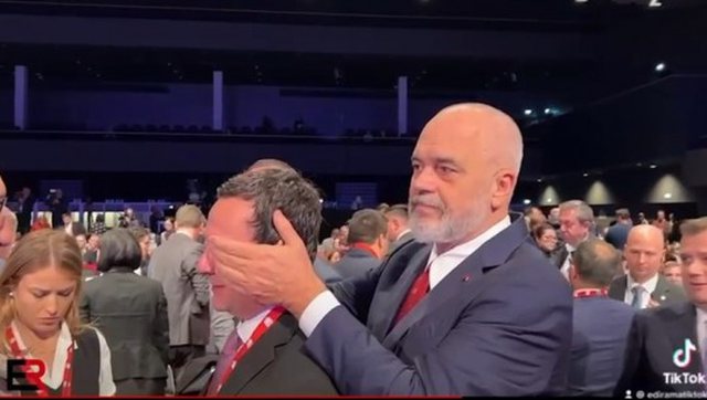 Vetëvendosje sulmon Edi Ramën: Mendon dhe vepron si Esad Pasha Vetëvendosje sulmon Edi Ramën: Mendon dhe vepron si Esad Pasha